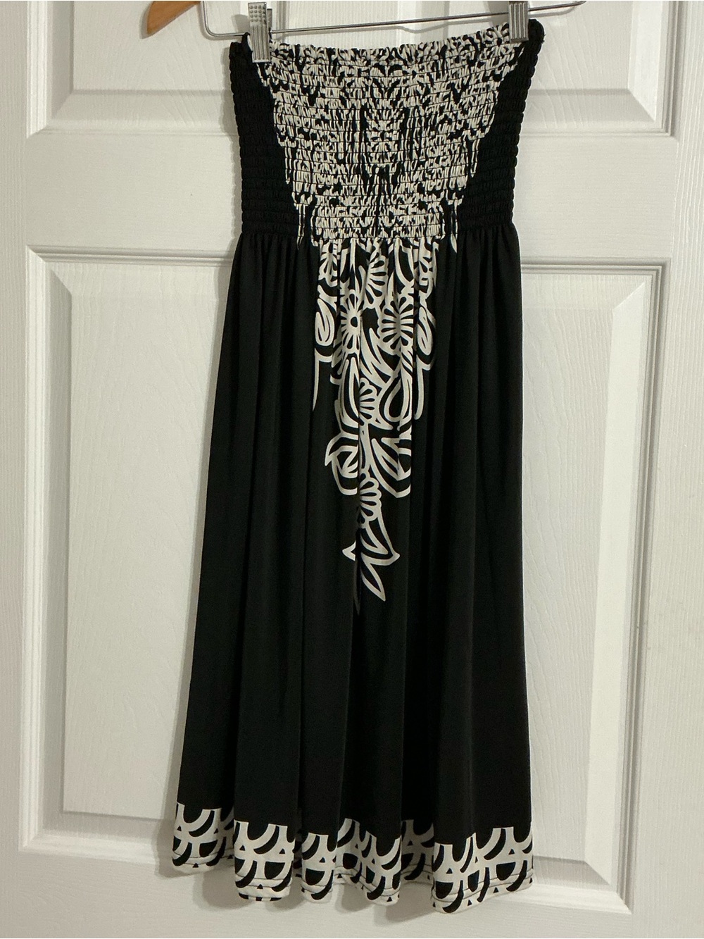 🎉3 for $20🎉 Candy Couture Black and White Strapless Smocked Dress